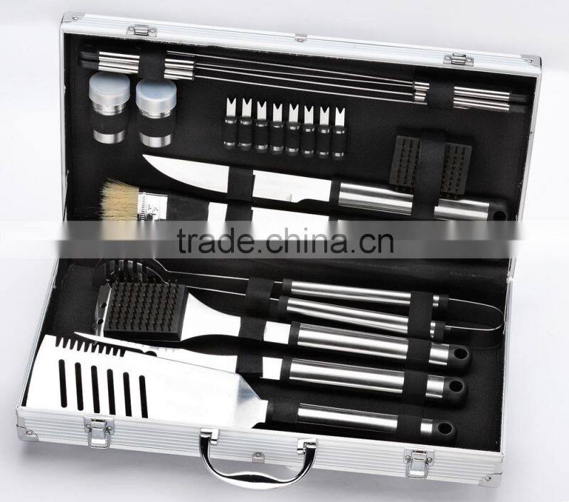 yangjiang factory manufacture stainless steel bbq tools with wood handle