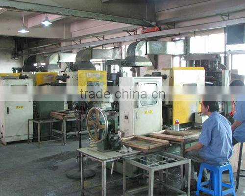 2012 fashionable metal floding lock style bag holder