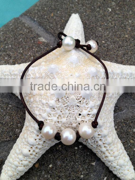 Knotted LEATHER & Three FRESHWATER Pearl Bracelet - Round