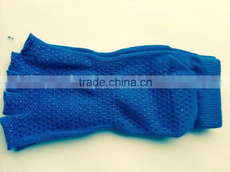 Non-slip yoga massage five fingers socks environmental particles wear cotton antibacterial yoga socks wholesale