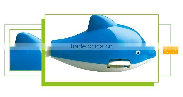 Hot selling cheap dolphins plastic sea animals wind up toy fish