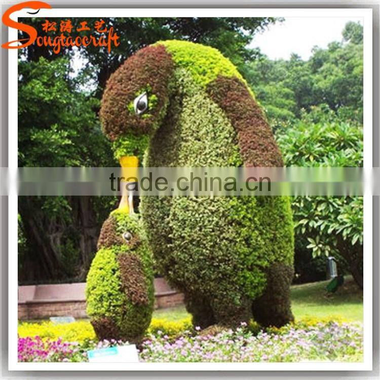 Wholesale garden decorative aritificial plant Penguin topiary sculpture large outdoor decoration topiary sculpture