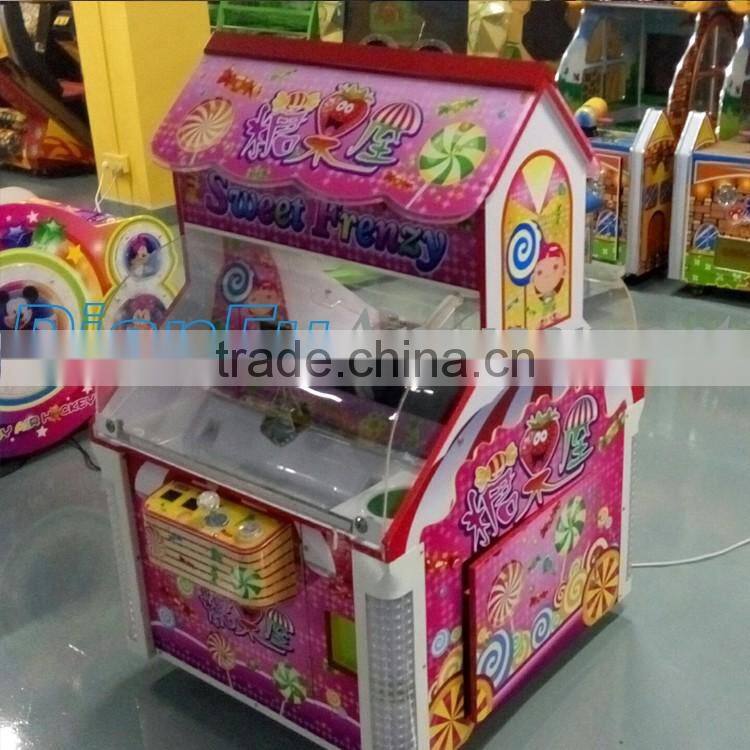 2016 newest hot sell coin operate arcade chilrdren candy claw machine house machine of price promotion sale