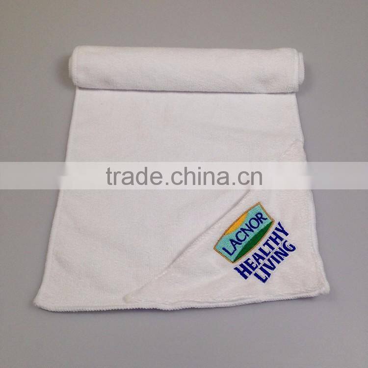 Microfiber sports/gym towel with logo zipper