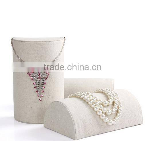 Custom New Design Luxury Resin Mannequin Body Jewelry Holder Display for Necklace Pendant S1319