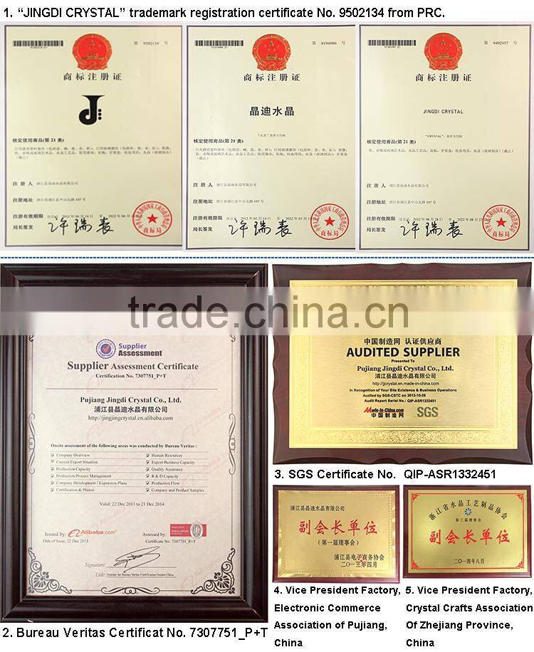 Wholesale Fashion K9 Crystal glass pyramid desk Table Clock