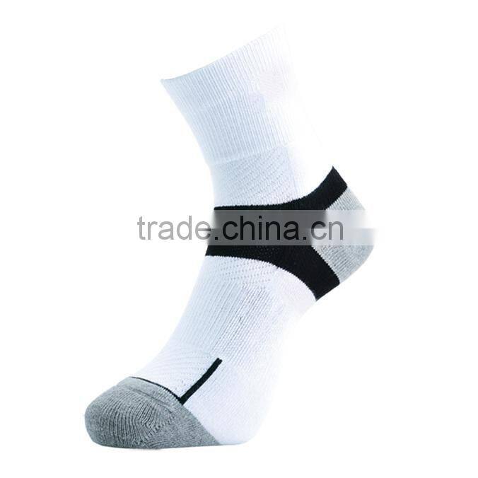 custom fashion athletic quarter crew cut sports socks
