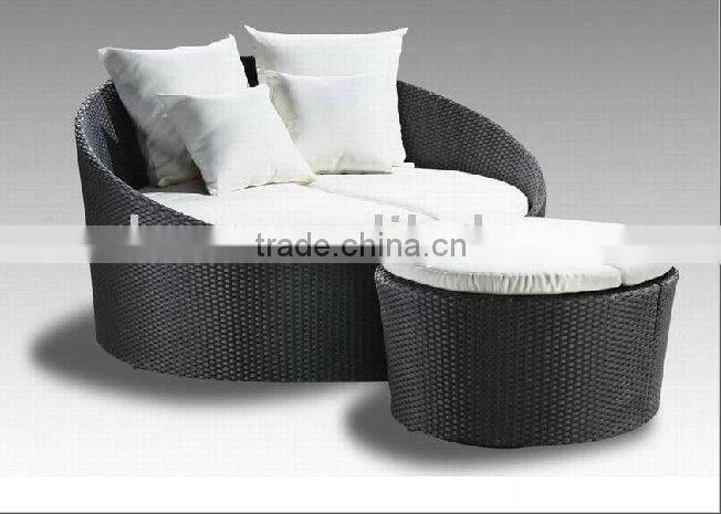 Fashion Rattan Bed With Cushion