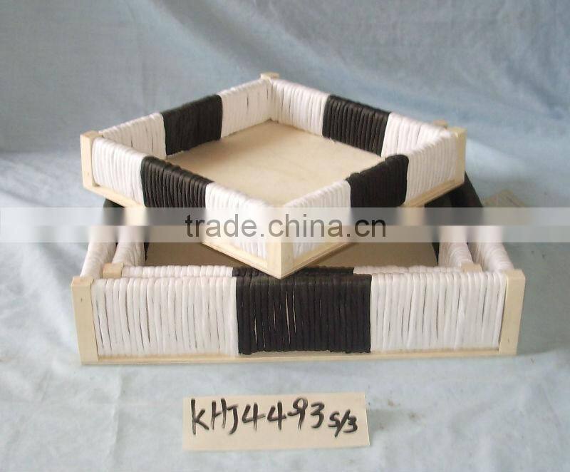 willow trayThe cane makes up the basket tray