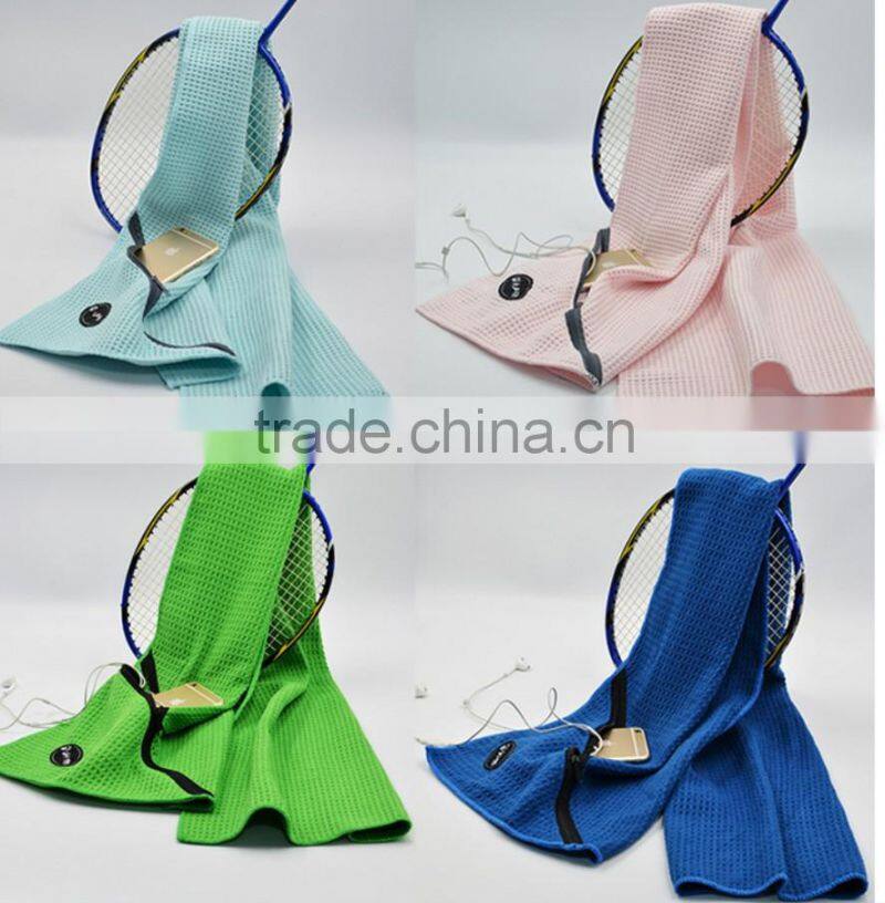 Hot style manufacturers outdoor sports waffle microfiber hand towel with zipper