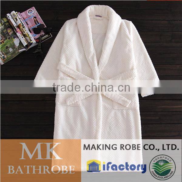 Promotion polyester sleep robe jacquard flannel fleece bathrobe