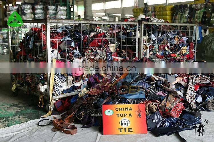 school kid man silk pleat neck tie is second hand