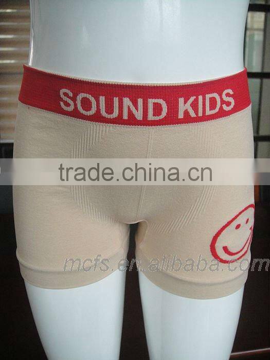 Comfortable seamless boy's underwear boxer shorts