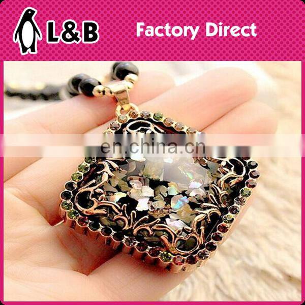 2016 fashion handmade round square triangle fancy cheapest pendant handmade chunky bead necklace