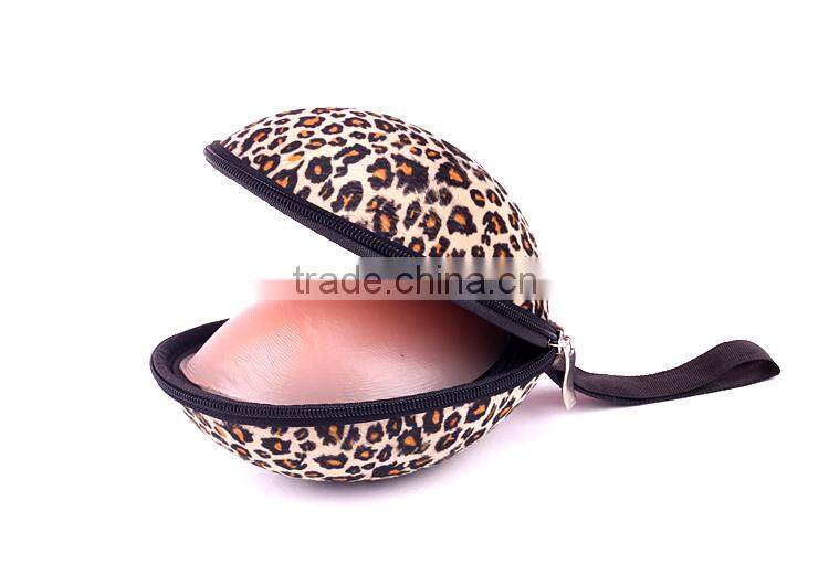 Convenient travelling leopard print underwear storage bag