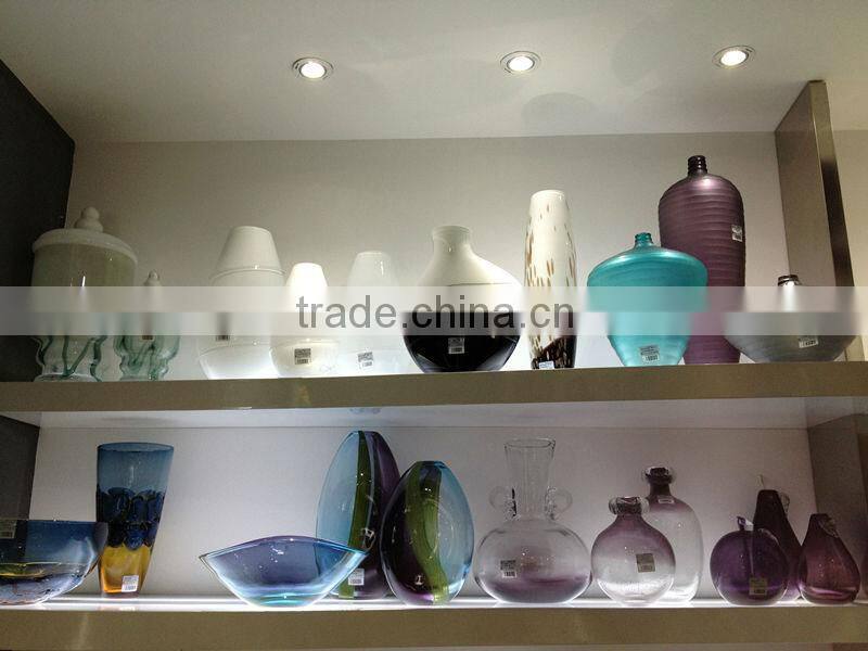 Blown glass plates and bowls Table Decoration In Restaurant