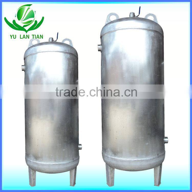 Compact structure stainless steel storage tank