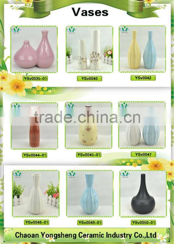 YSv0126-02 white and red ceramic vase wholesale