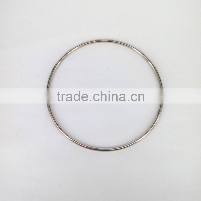 D&D customer designing metal knitting ring loom