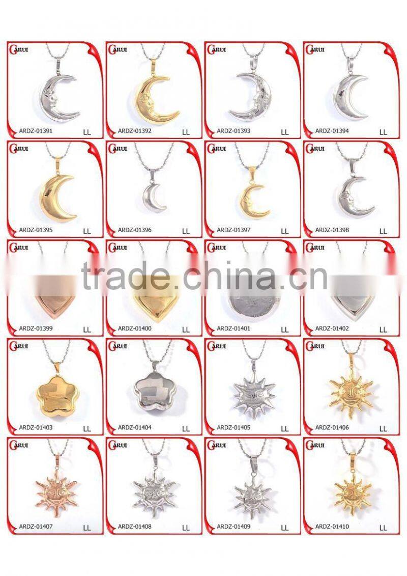 Classical french china couple broken moon pendant