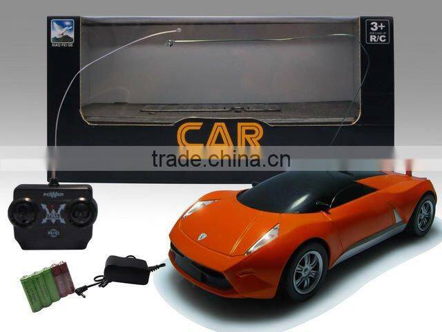 1:16 4CH R/C CAR WITH LIGHT BATTERY INCLUDED