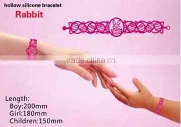 2013 the most popular hign quality custom design silicon hollow bracelet