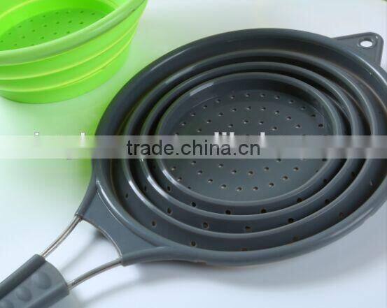 Silicone folding kitchenware colander with handle