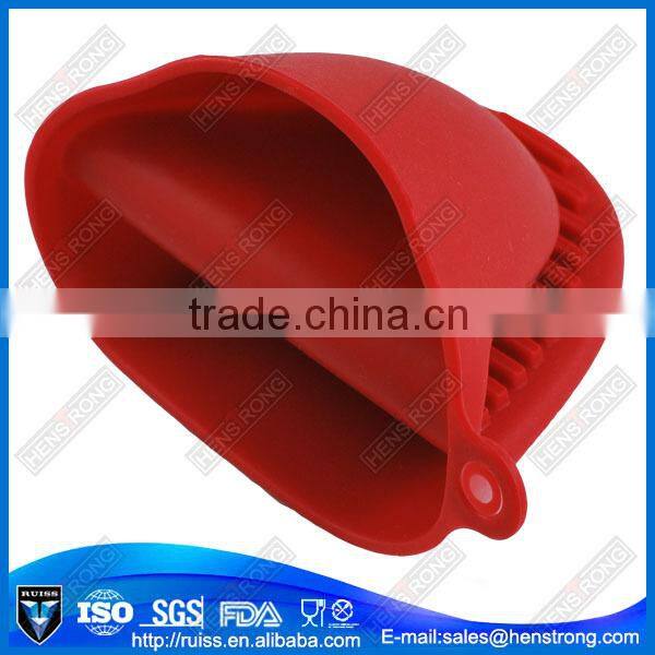 convenient to take stainless steel microwave heated gloves