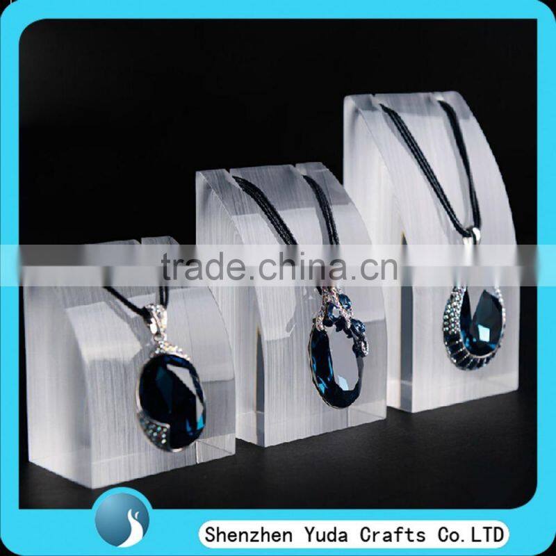 L shape acrylic material jewelry display rack with slot for necklace display
