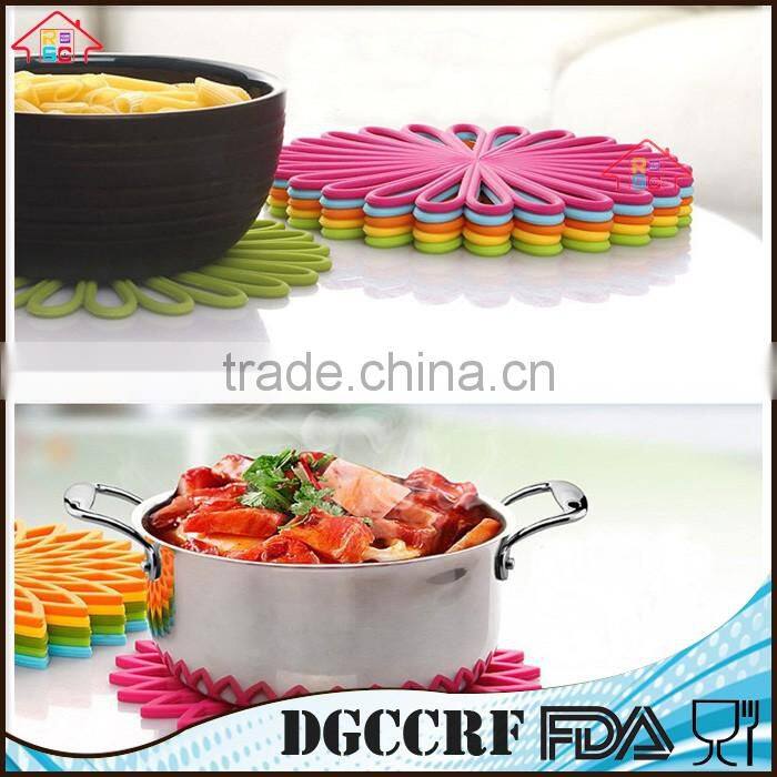 Premium Quality cheap Insulated Flexible Durable Non Slip Coasters Multi-Use Flower shaped Trivet Silicone Mat Hot Pads