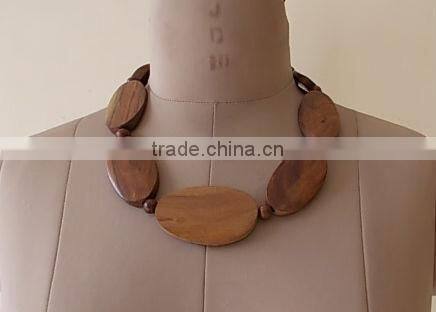 white collar necklace