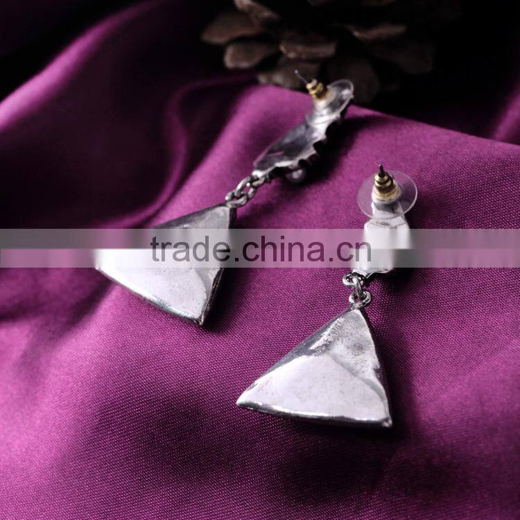 Simple Fashion Hot Sale Exquisite Elegant triangle earring, alloy earring with rhinestone