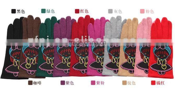 Cute wool girl gloves with embroidery