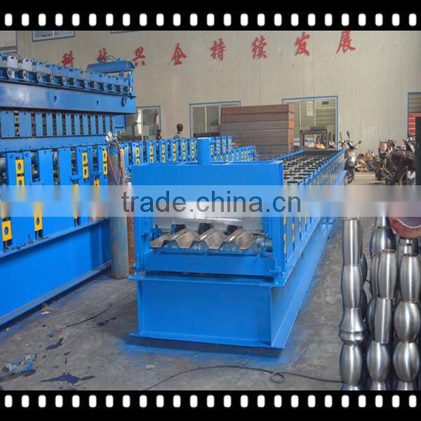 Floor decking roll forming machine
