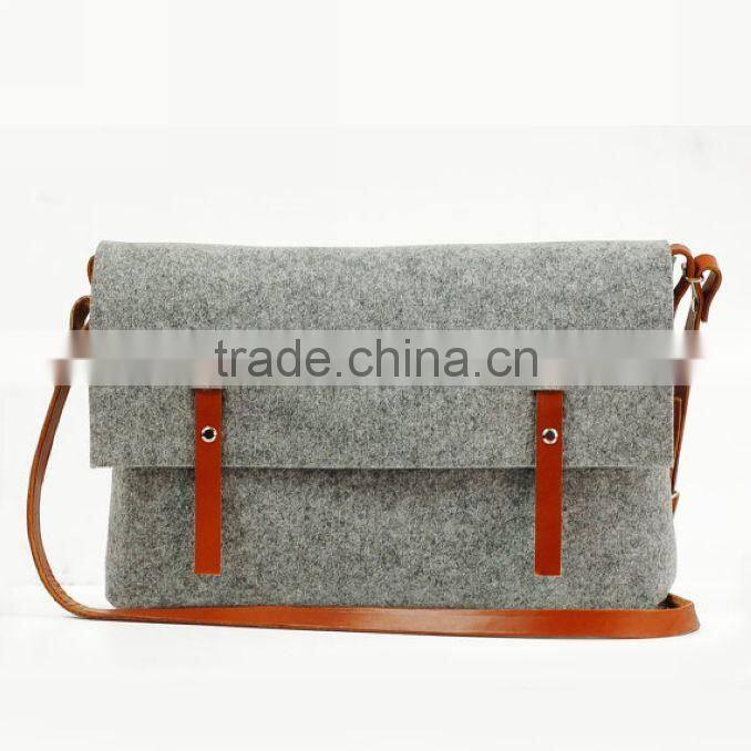 Medium size felt messenger bag with leather shoulder belt(TM-FT-019)