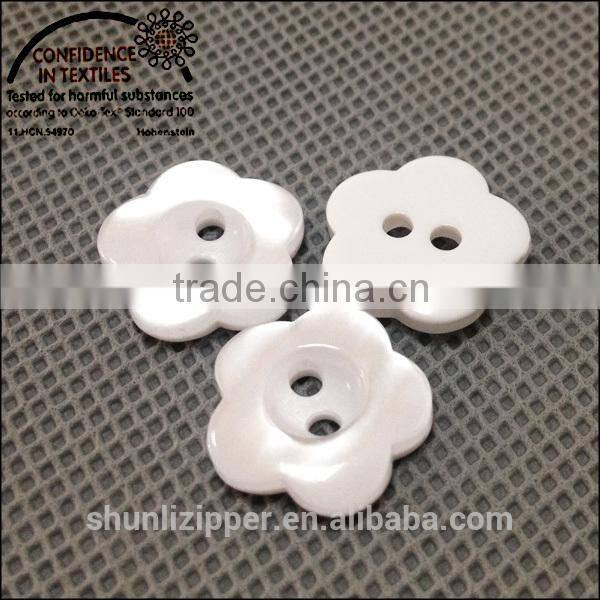 plastic flower shape buttons