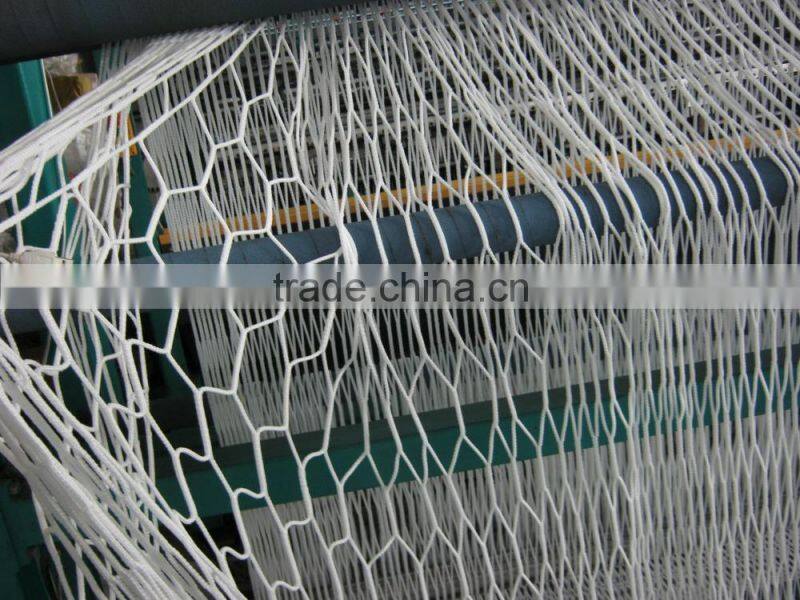 Knotless hexagon football net