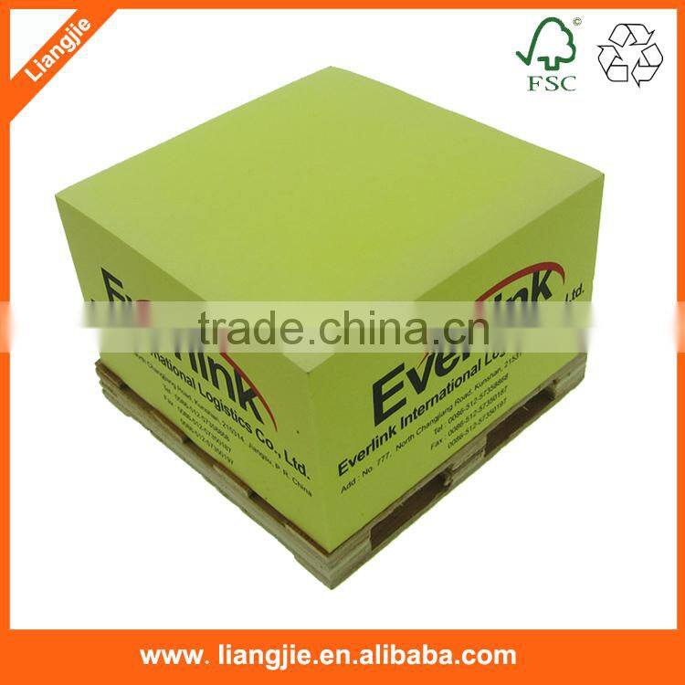 Paper block note cube memo cube with wood pallet