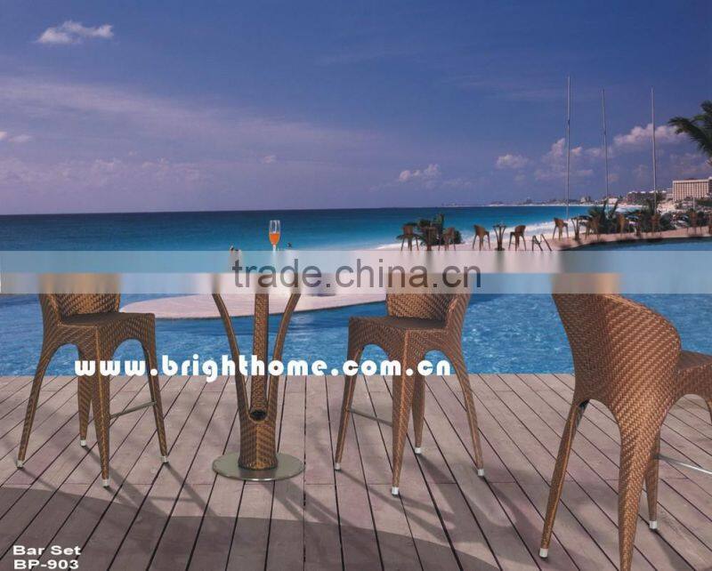 Longe and High Table Bar Set