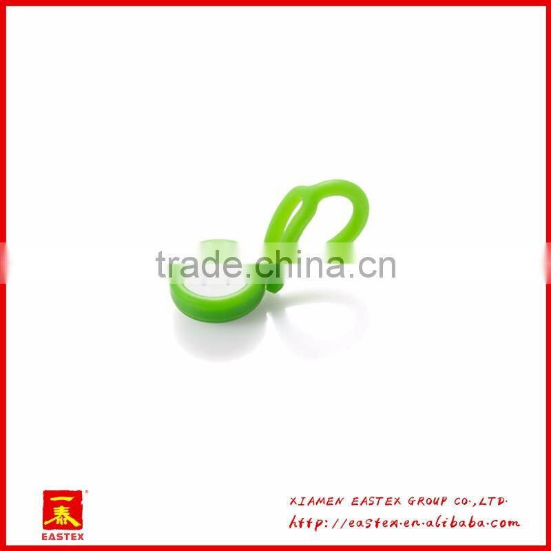 Multipurposed button silicone pothook