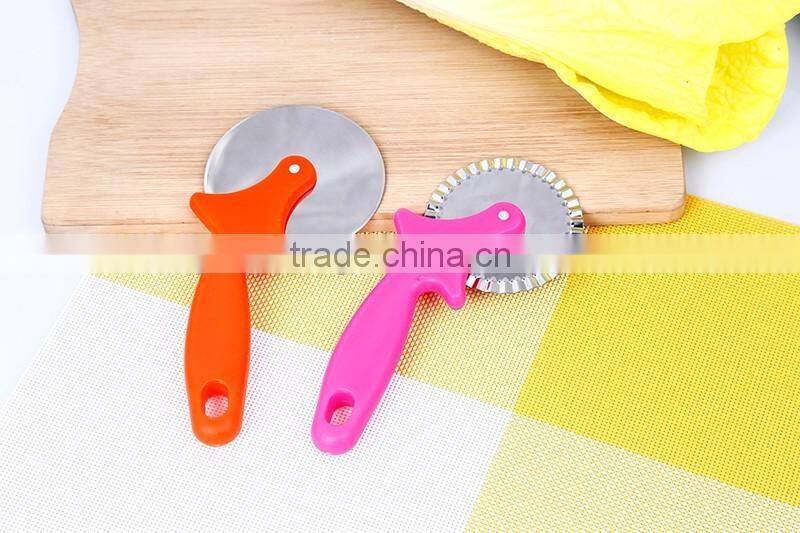 Hot pink PP Handle Bakeware Pizza Cutter