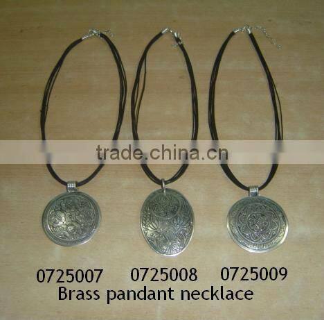 Emerald Imitation necklace