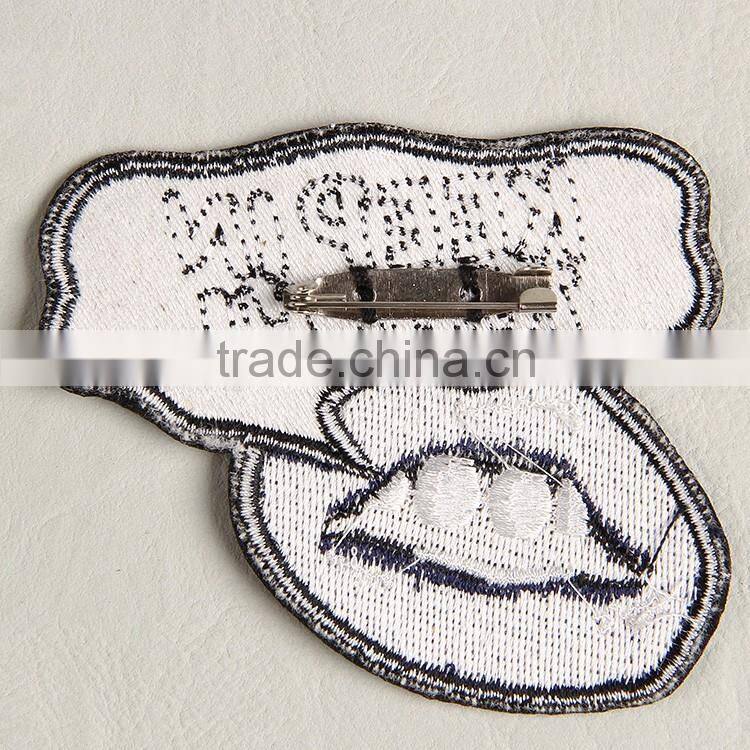 2016 China factory directly custom decorative embroidered label with overlocked for men's alpine jackets