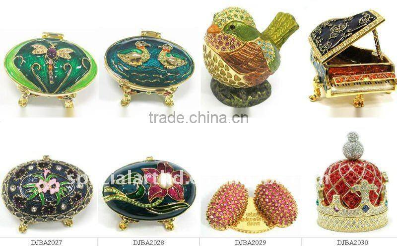 metal crystal apple design jewelry box with magnet closure,good quality and various designs,passed SGS factory audit