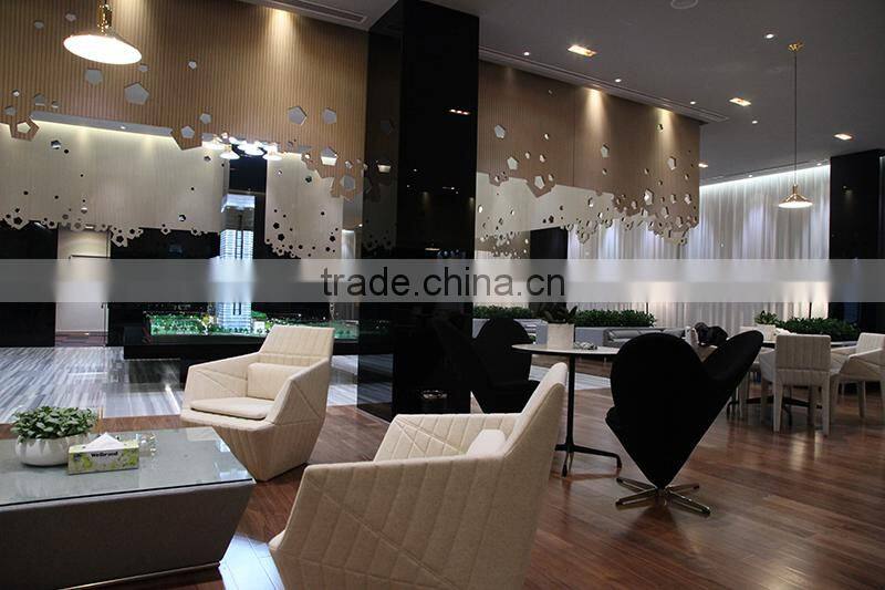 Ludwig Mies Van Der Rohe style leather barcelona daybed replica