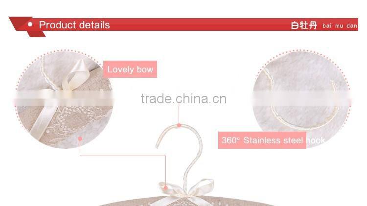 Hotel usage satin clothes hanger with linen
