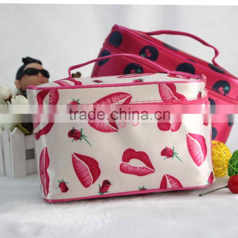 China Manufacturer New Design Handle Tote Makeup Bag Cosmetic