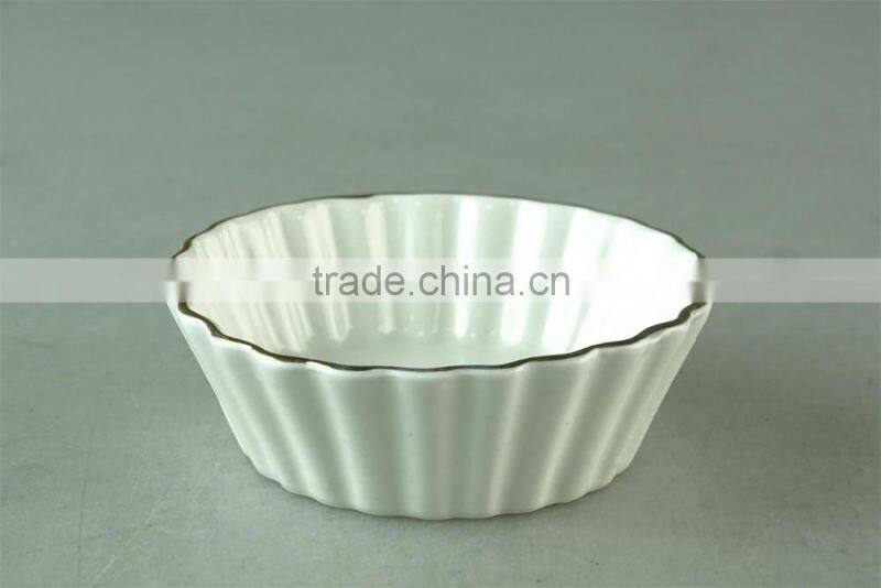 wholesale Stock White round Ceramic Dish with silver line in good quality and reasonable price