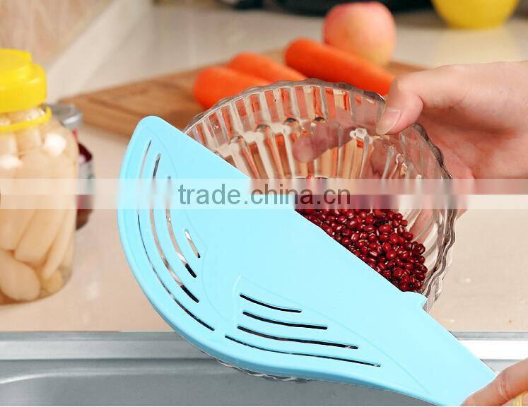 Wholesale Stock Kitchen Long Handle Whale Shaped Plastic Rice Cleaner