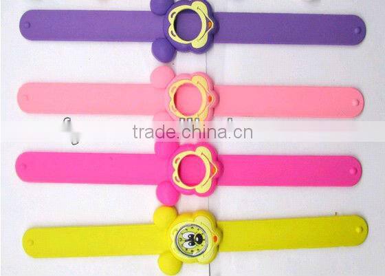 Lovely silicone child watch/hot sell/high-quality and promotinal silicone children slap watch